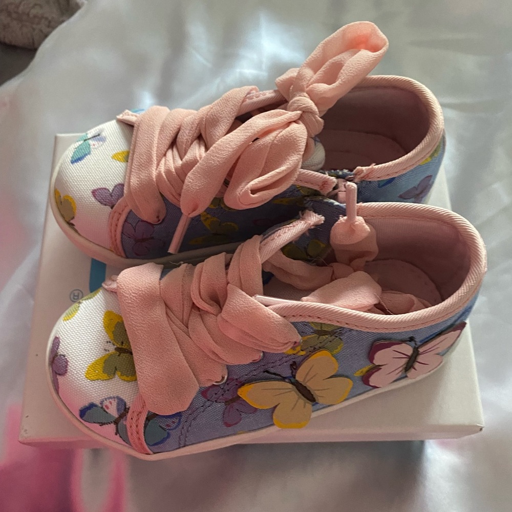 Butterfly tennis shoes baby size 5
